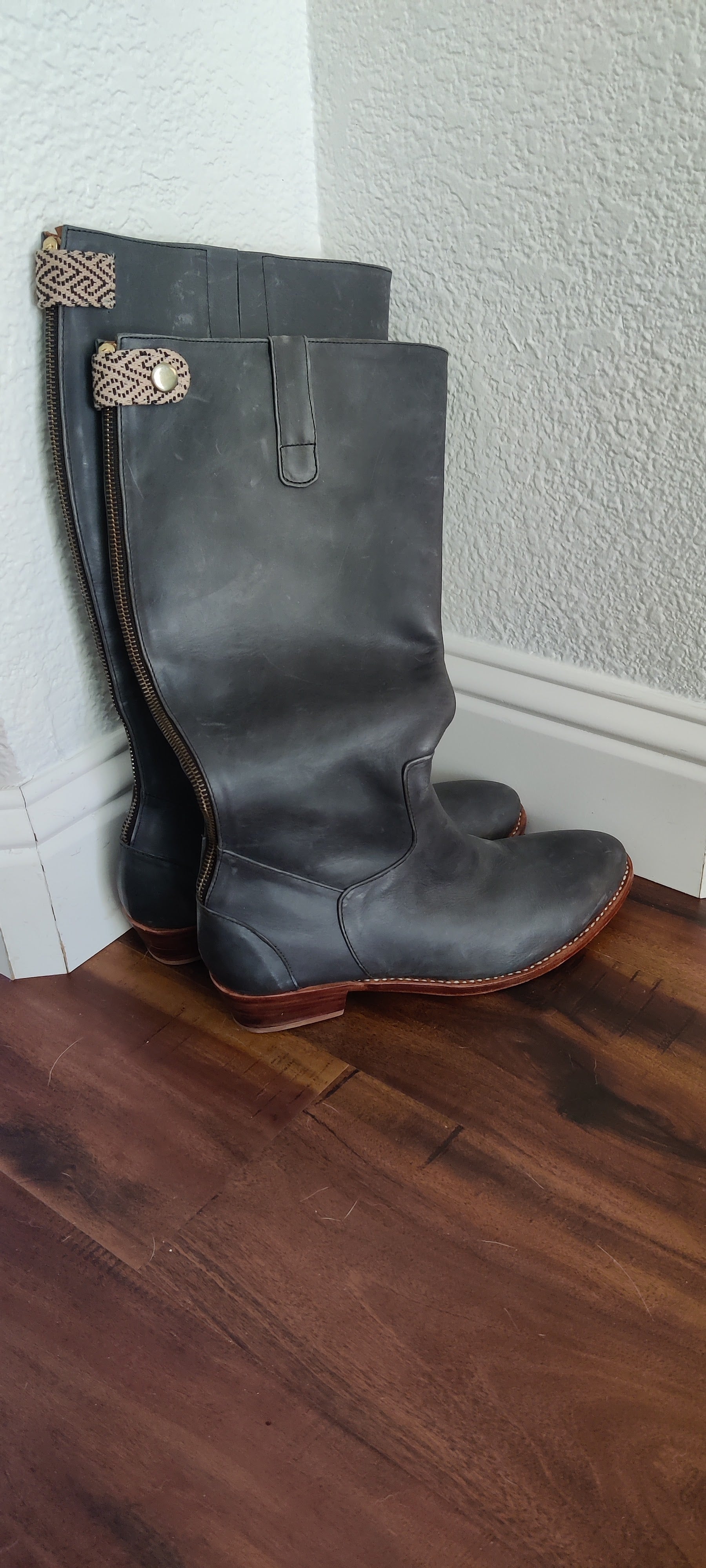 Ariana in Charcoal size 11 - Pre-loved