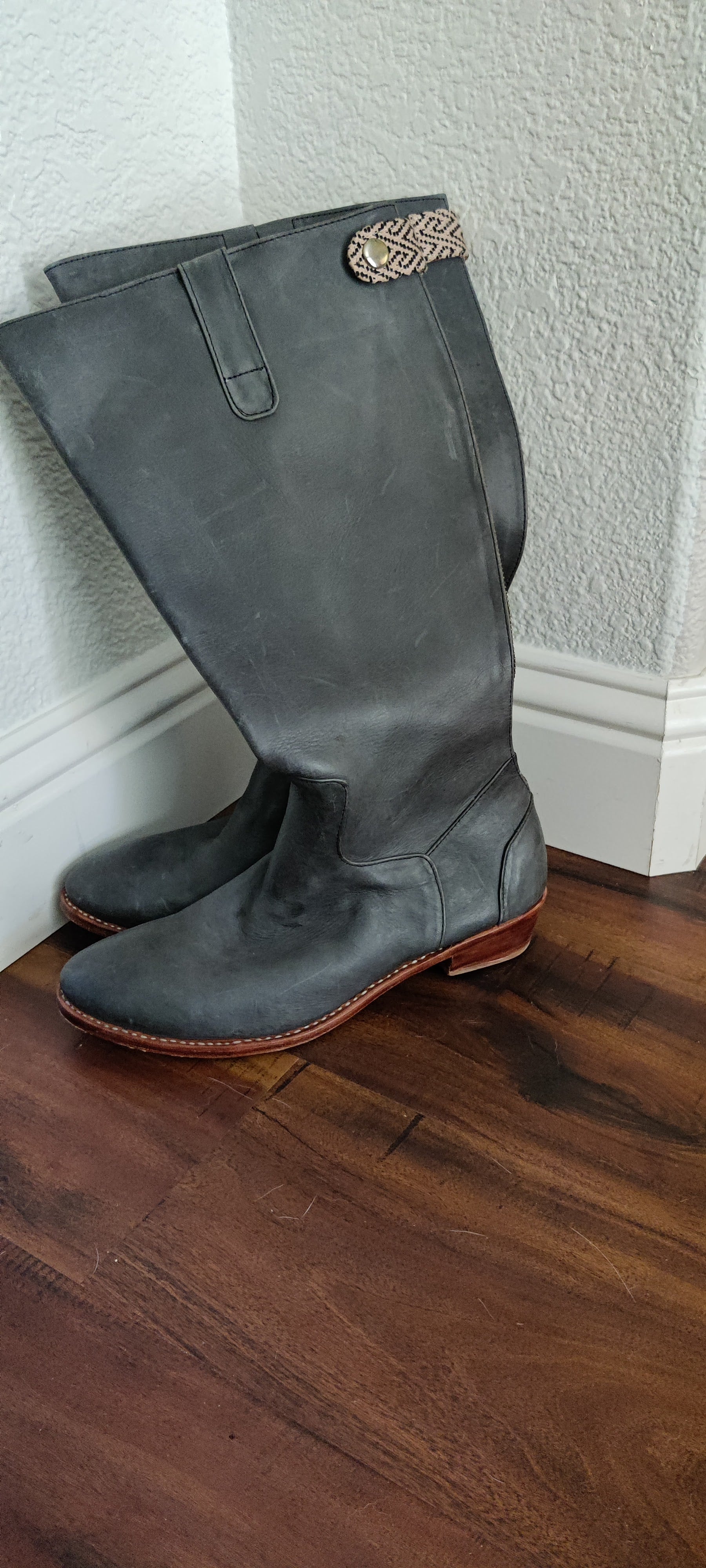 Ariana in Charcoal size 11 - Pre-loved